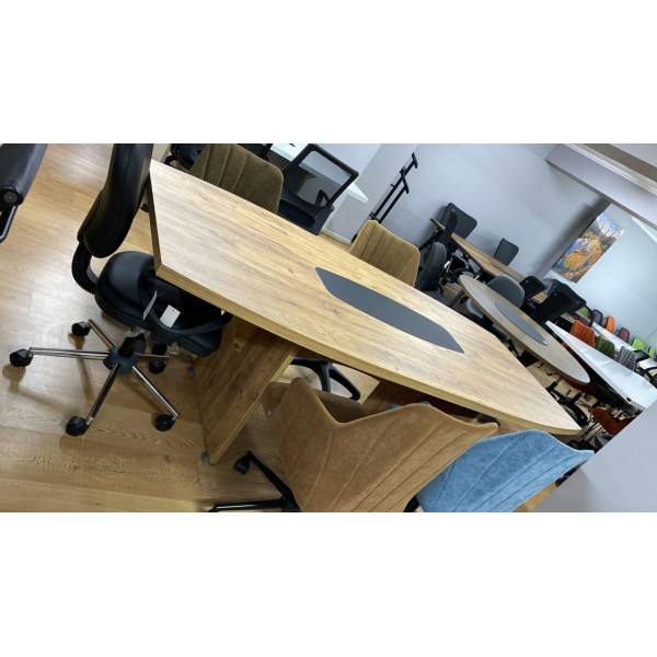 Oval Toplantı Masası